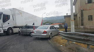 Scontro tra un’auto e un camion al bivio di Padula. Traffico in tilt