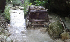 Campagna: carcasse di auto abbandonate nel fiume Trigento, indagini in corso