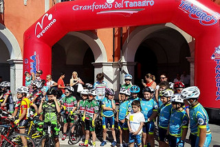 San Pietro al Tanagro: l’entusiasmo dei piccoli ciclisti al I Trofeo “Tanagro Baby”