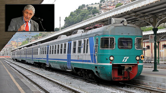 Il viaggio di Bassolino sul treno per il Cilento. “Le Ferrovie dello Stato si sono fermate a Eboli”