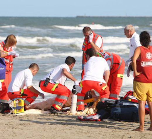 ambulanza evidenza spiaggia