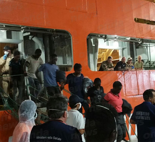 sbarco migranti salerno 2 agosto evidenza