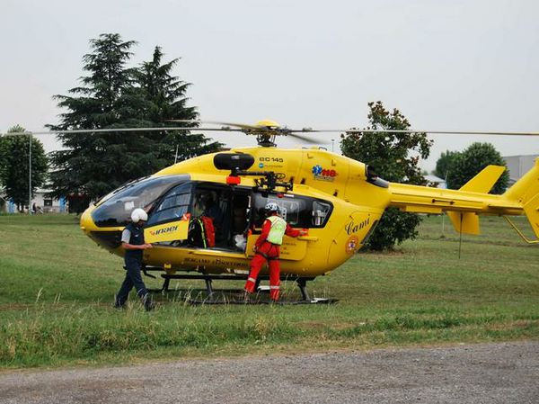 Schiacciati mentre lavorano in un cantiere a Marsico Nuovo. Gravi due operai