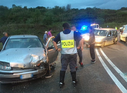 Contursi Terme: scontro tra due auto. Feriti giovani coniugi