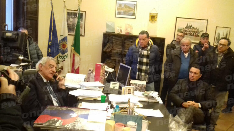 Polla: commercianti in rivolta contro la tassa sulla pubblicità si recano dal Sindaco