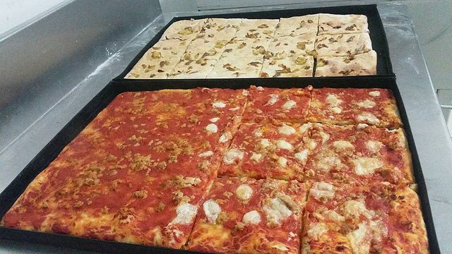 Sassano: dai forni del Panificio “Due Emme” le gustose pizze in teglia