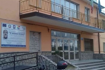 Vallo della Lucania: scoppia la condotta idrica, vacanze forzate al Liceo “Parmenide”