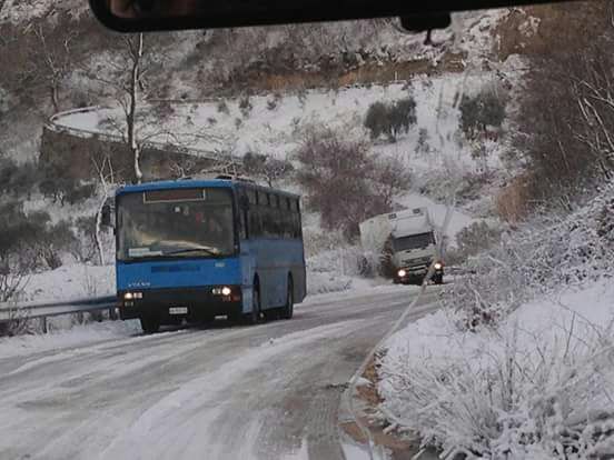 Mezzi di traverso, incidenti e strada ghiacciata. Disagi sulla SP94 a Vietri di Potenza