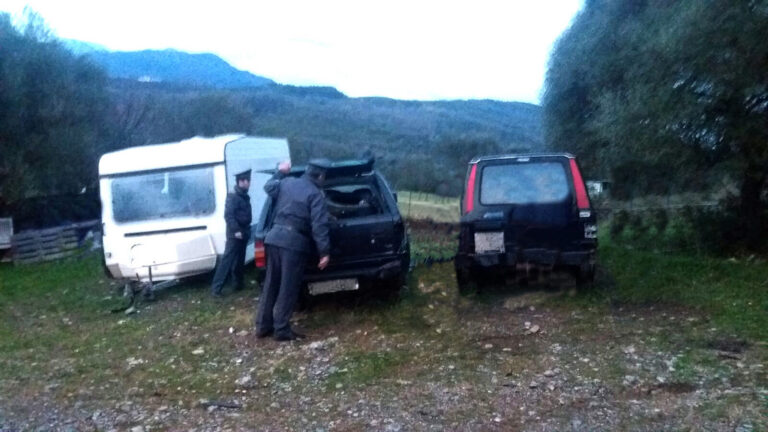 Carcasse di auto abbandonate all’interno del Parco Nazionale.Nei guai i proprietari dei terreni