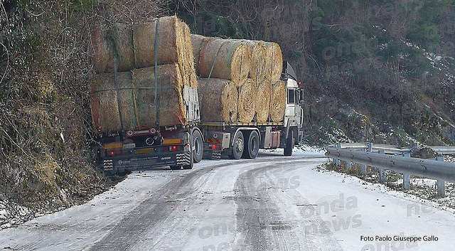 Neve sulla Strada Provinciale del Corticato tra Teggiano e Sacco. Disagi per gli automobilisti