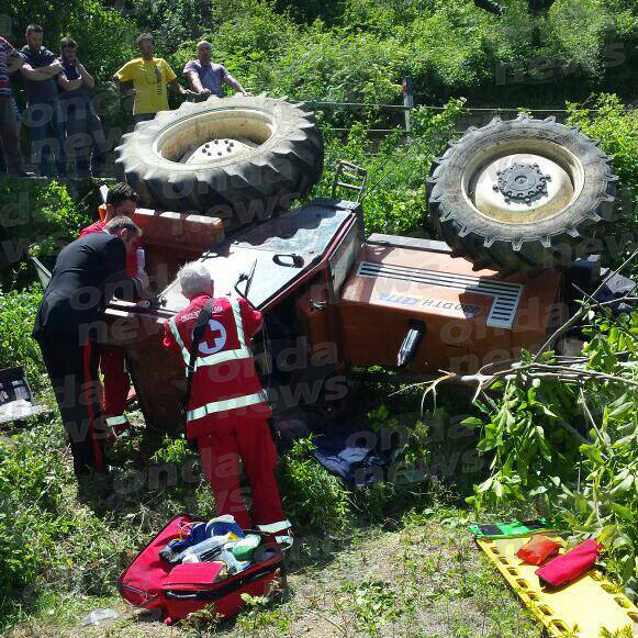 Trattore si ribalta a Laviano. Gravemente ferito 50enne del posto