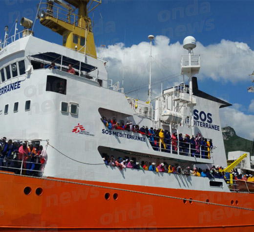 Sbarco migranti Salerno 26 maggio evidenza 01