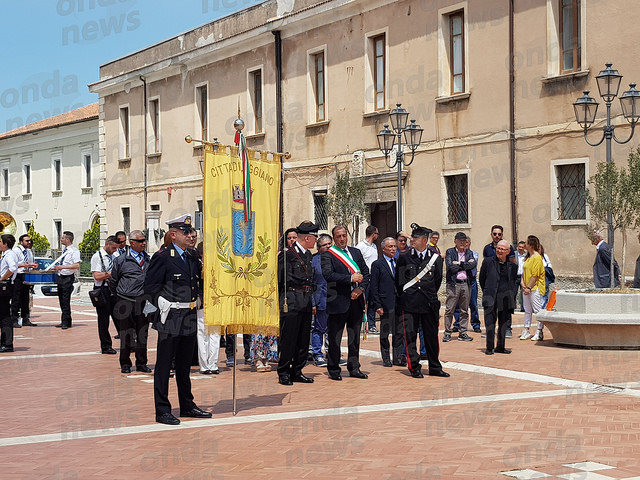 Teggiano: celebrata la Festa della Repubblica con la consegna della Costituzione ai diciottenni