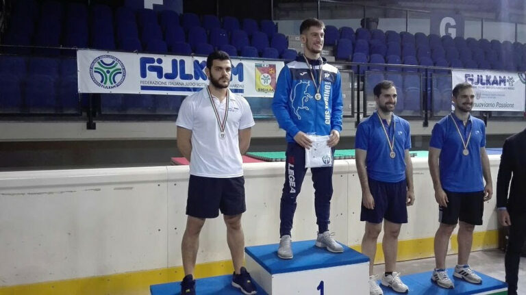 Emanuele Sarnataro di Teggiano conquista il 2°posto ai Campionati Italiani Universitari di karate