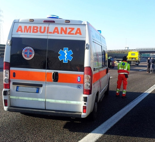 Ambulanza-autostrada evidenza