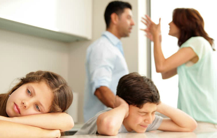 “Mamma, papà, ci siamo anche noi”. Separazione coniugale, come gestirla quando ci sono i figli