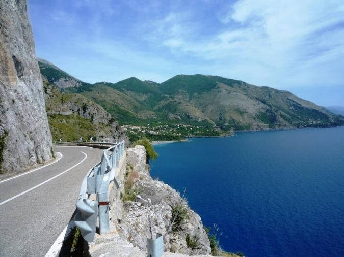 Cadono massi a causa del maltempo. Chiusa al traffico la SS 18 tra Sapri e Maratea