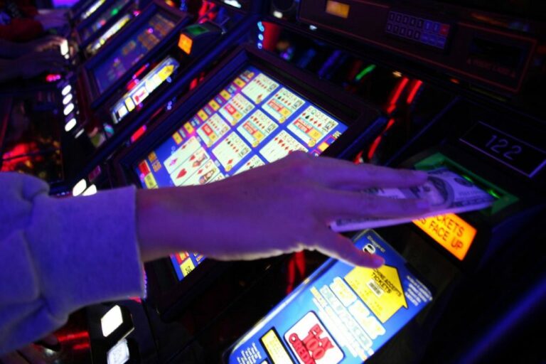 Accordo Stato-Regioni sul gioco d’azzardo. In Campania 11mila slot machine rottamate entro un anno