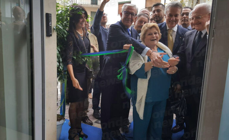 Banca Monte Pruno approda a Salerno. Vincenzo De Luca all’inaugurazione della nuova filiale