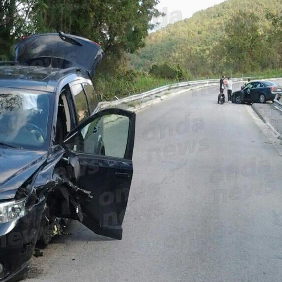 Scontro tra due auto sulla Fondo Valle Sele a Contursi Terme. Feriti i conducenti