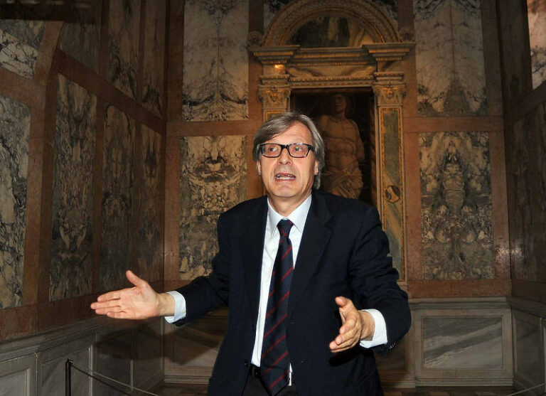 Curiosità storiche valdianesi. Una sera d’estate a Teggiano con Vittorio Sgarbi