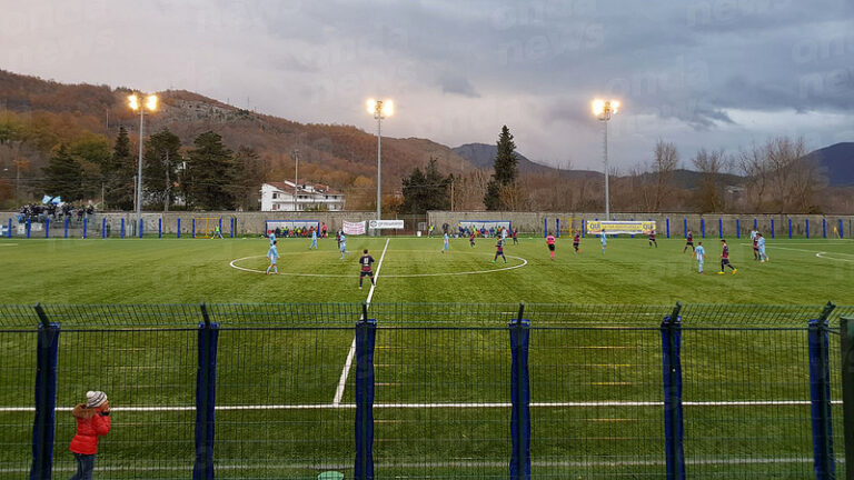 Calcio. Il Valdiano vince (1-0) il match di testa con il Cervinara e si riprende il secondo posto