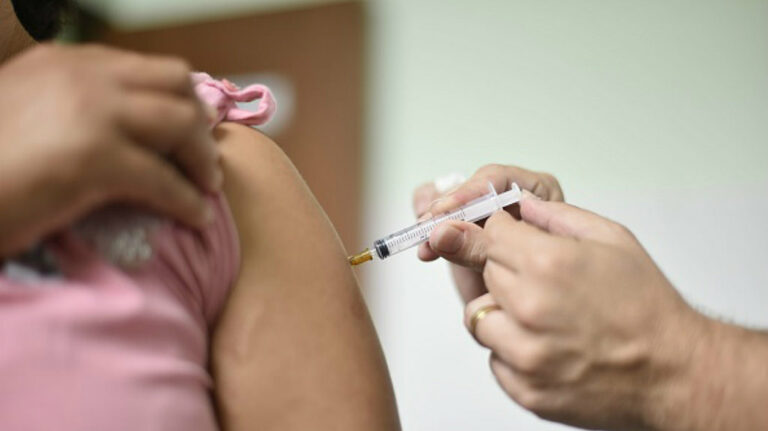 Vaccini obbligatori. Dal prossimo anno scolastico iscrizione semplificata, salta l’autocertificazione