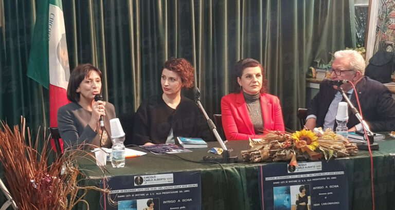 Padula: grande successo per la presentazione del romanzo “Intrigo a Ischia” di Piera Carlomagno