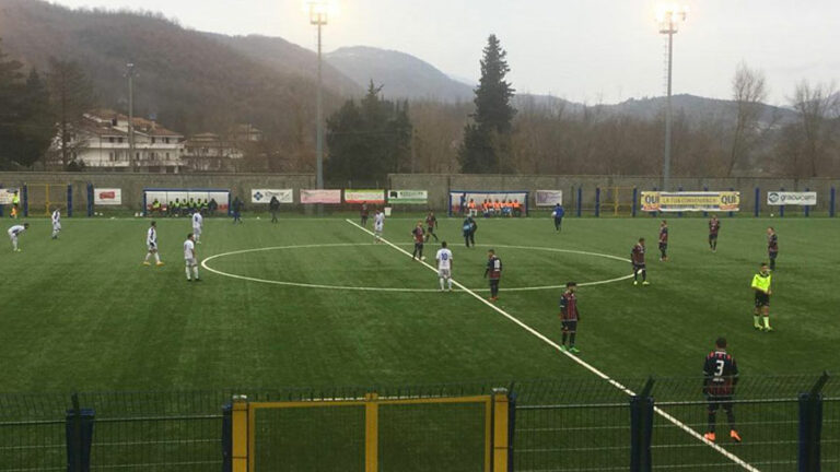 Calcio, Valdiano in pari con la Costa D’Amalfi. Dirigenti di casa infuriati:“Direzione insufficiente”