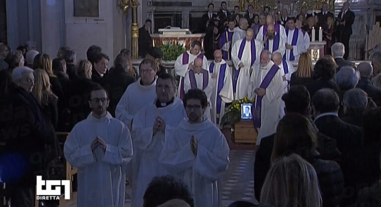 Anche Rocco Tropiano di Teggiano presente ai funerali di Fabrizio Frizzi a Roma