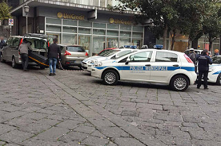 Tragedia a Salerno. Noto avvocato si getta da un palazzo in pieno centro