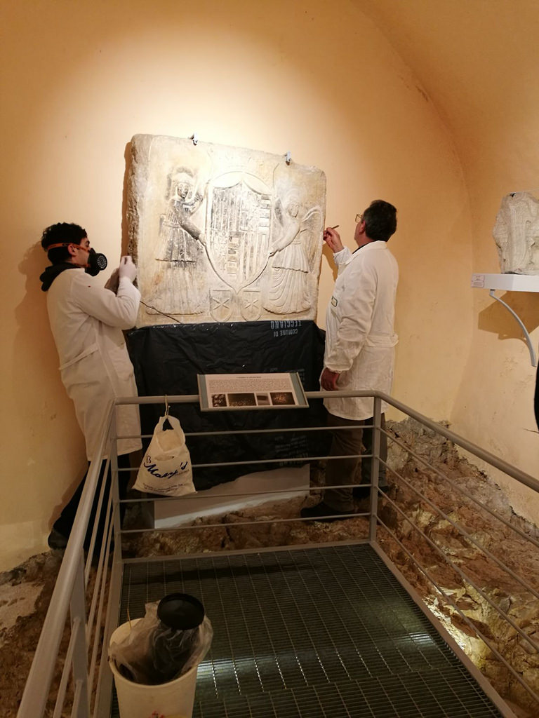 Teggiano: iniziati i lavori di restauro alla Lastra Aragonese nel Museo Lapidario Dianense