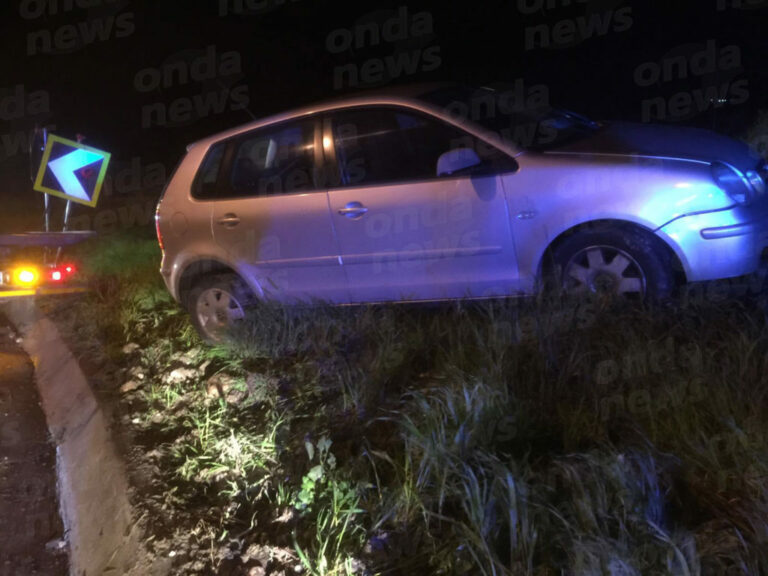 Auto sbanda e finisce fuori strada in A2 a Contursi, ferito un 68enne