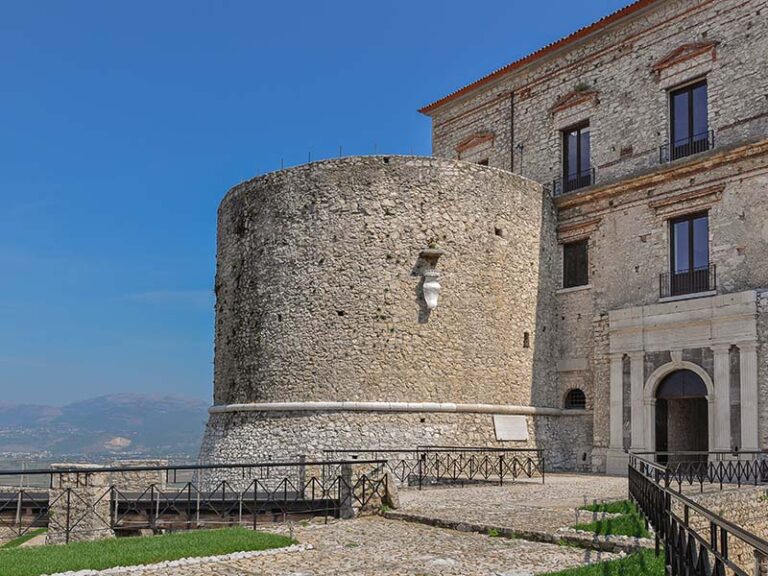 Curiosità storiche valdianesi. La storica famiglia Macchiaroli di Teggiano