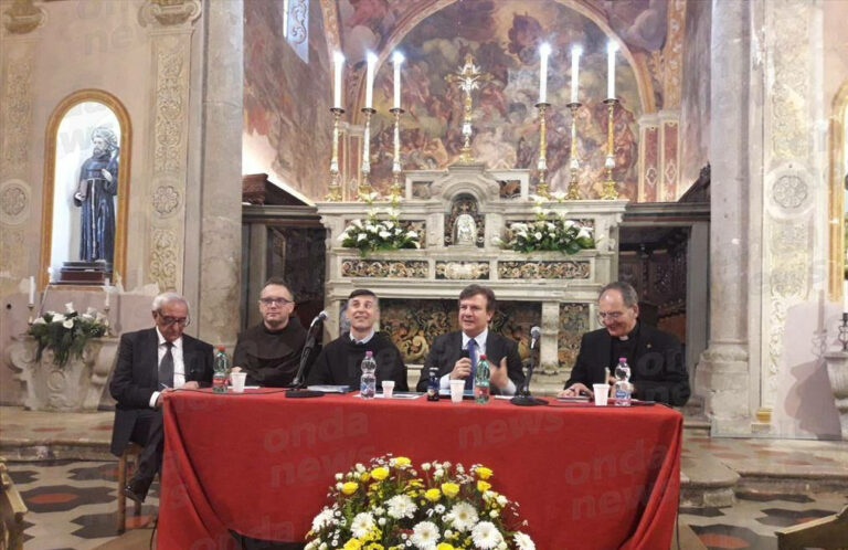 Polla: presentato il libro “Francesco il ribelle” di Padre Enzo Fortunato, nel segno del Santo d’Assisi