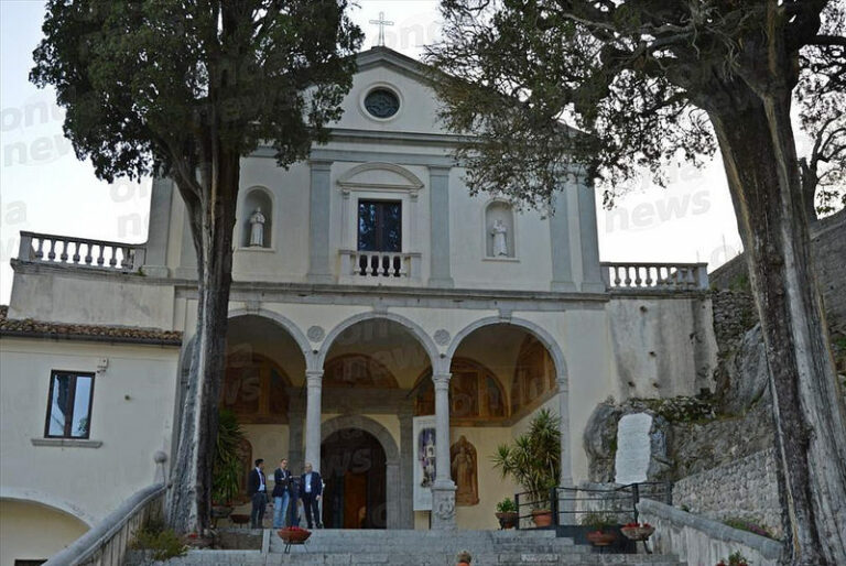 Polla: infiltrazioni d’acqua nel Convento di Sant’Antonio. Il Comune approva i lavori