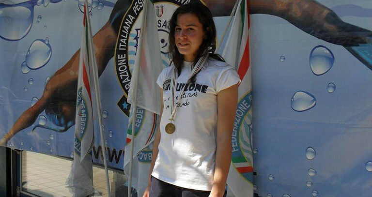 Federica Zito, 20enne di Felitto, conquista la medaglia d’oro a Belgrado ai Mondiali di nuoto pinnato