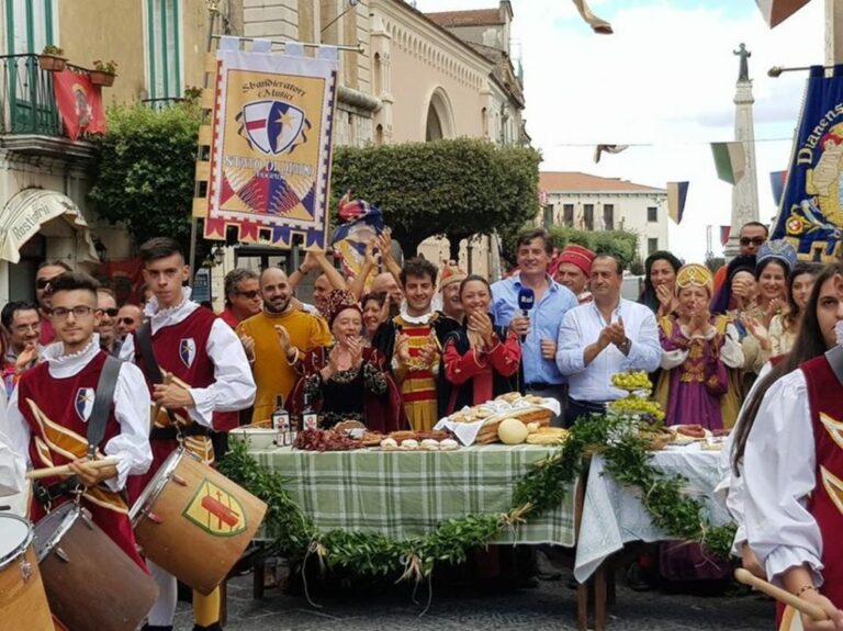 Curiosità storiche valdianesi. Epocale successo della festa medievale a Teggiano