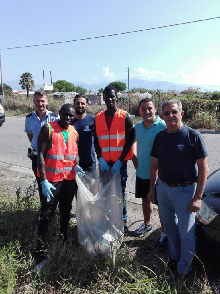 Pulizia della Litoranea ad Eboli. Raccolti oltre 50 sacchi di rifiuti abbandonati