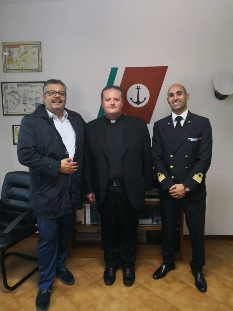 Il Cappellano Militare Capo don Claudio Mancusi fa visita alla Guardia Costiera di Agropoli