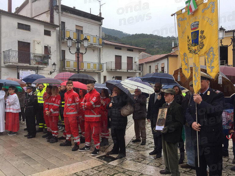 A Vietri di Potenza un riconoscimento ai combattenti in vita durante le celebrazioni del 4 novembre