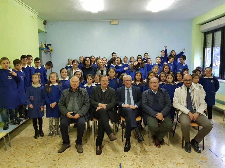 San Pietro al Tanagro: sostituiti i pc rubati nella scuola primaria grazie alla Banca Monte Pruno