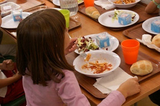 Mensa scolastica a km 0 a Vietri di Potenza. Nei piatti dei bambini arrivano i prodotti locali