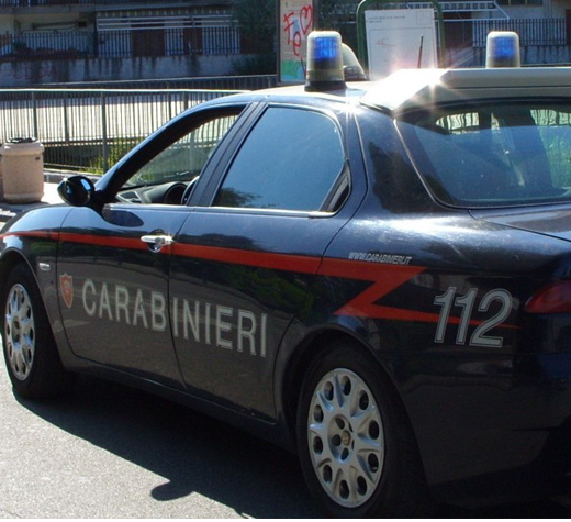 Minaccia di colpire con un’ascia madre e fratello al culmine di un litigio. Arrestato 35enne di Lauria