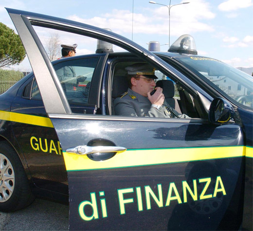 Controlli della Finanza nel Lagonegrese e sulla “Fondo Valle Noce”.Sequestrata droga,18 persone nei guai