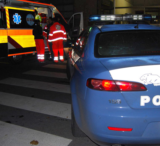 ambulanza polizia notte evidenza