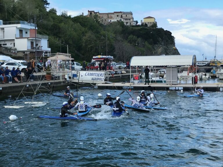 Campionato Nazionale Canoa Polo. Partita da Agropoli la corsa allo scudetto