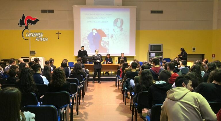 I Carabinieri di Viggiano a Marsico Nuovo per diffondere la cultura della legalità tra gli studenti