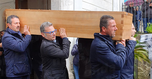 funerali-don-maurizio-esposito-fb