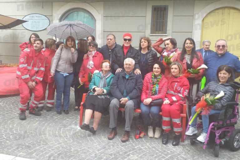 Inaugurata a Buccino una panchina rossa contro la violenza sulle donne